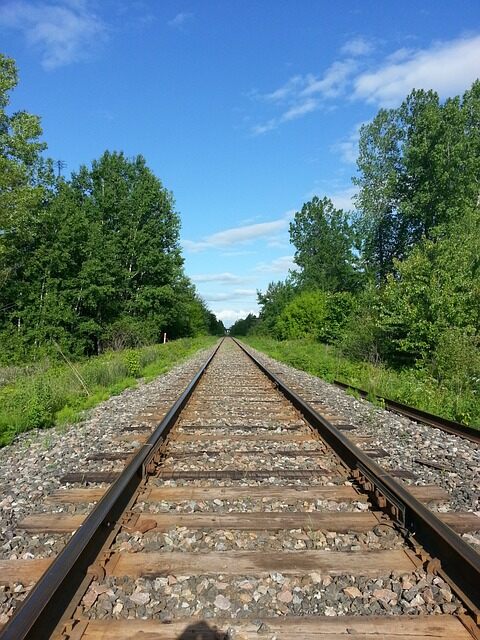 train 165090 640