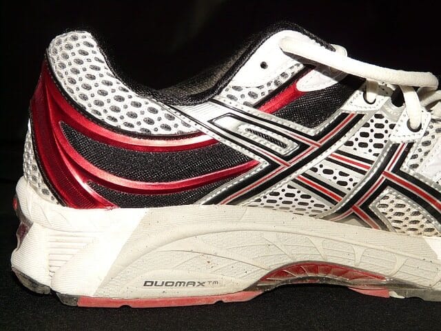 sneakers 77091 640