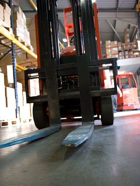 forklift-1796_640.jpg