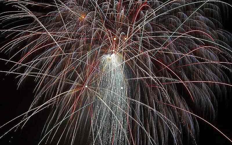 800px Fireworks public domain image