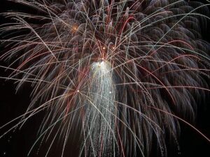 800px-Fireworks_public_domain_image