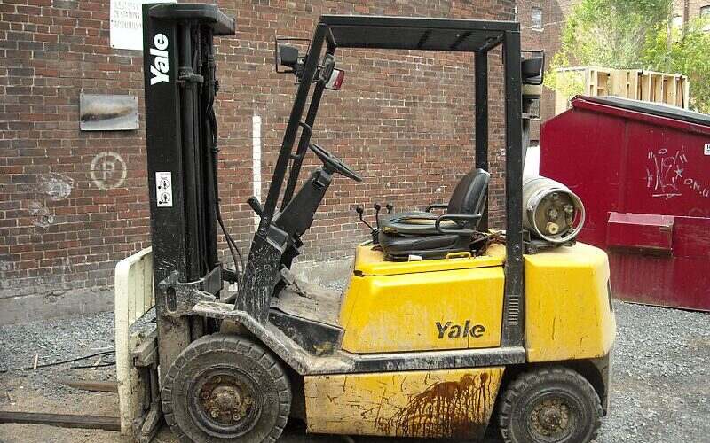 800px Forklift vihicle 800x500