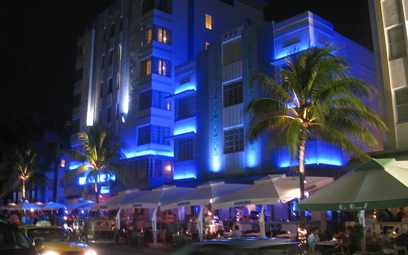 800px Night architecture   South Beach Miami
