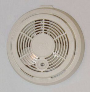 585px-Residential_smoke_detector