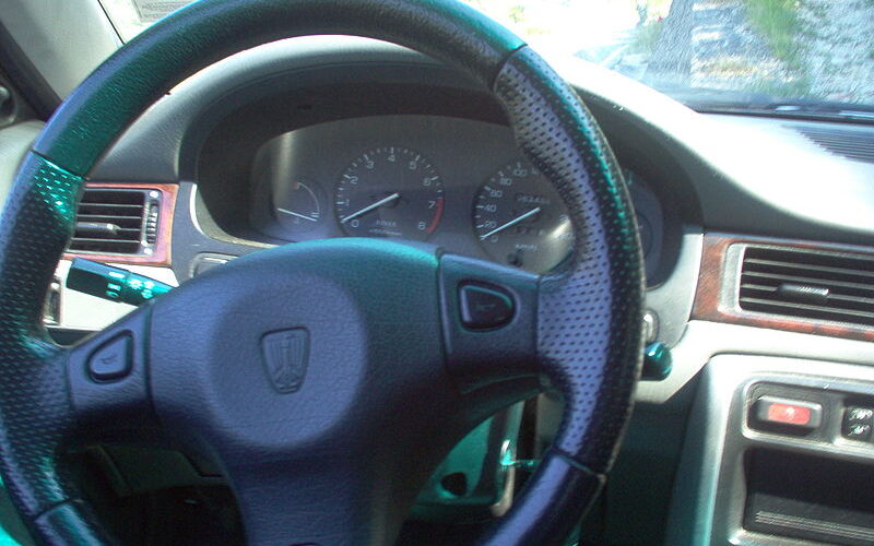 800px Rover 414i steering wheel