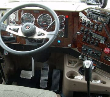 800px Truck cab 800x500