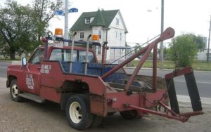 800px 1980s style tow truck 800x500