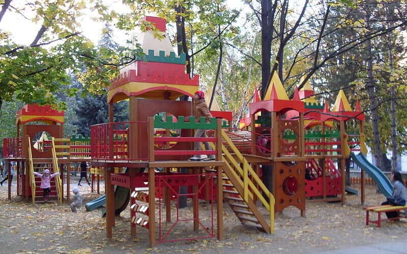 800px Playground Chisinau