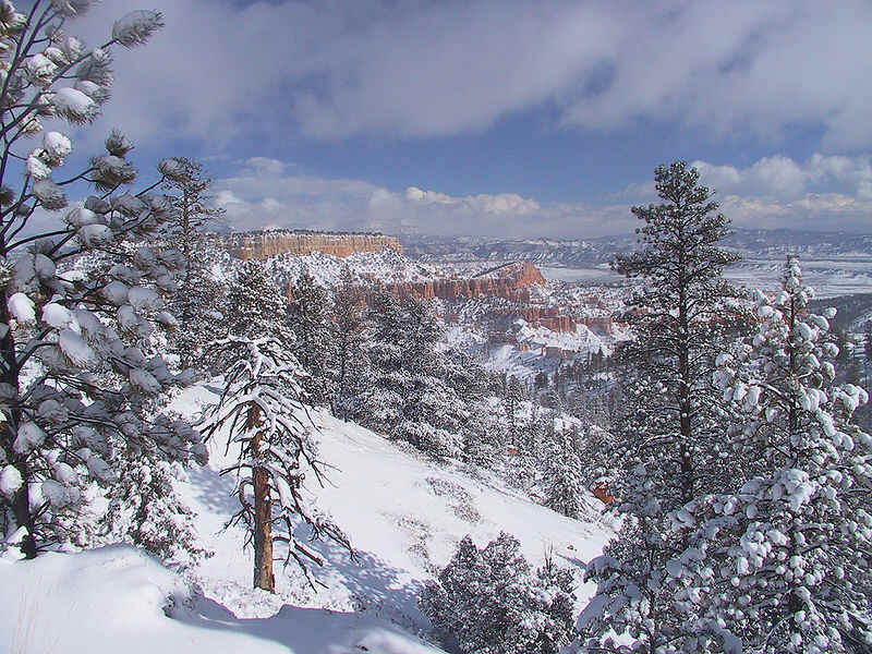 800px Winter storm at Bryce Canyon
