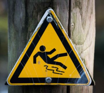 sign-slippery-wet-caution