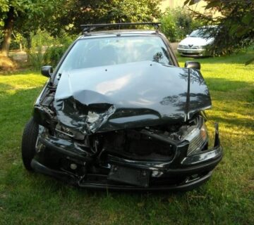 Car_with_frontal_collision
