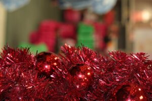 800px Christmas decoration 300x200